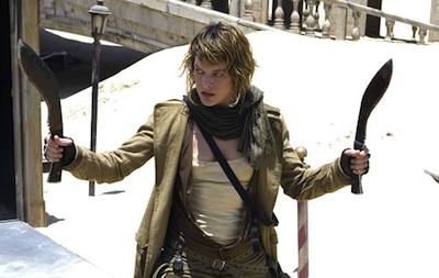 resident_evil_extinction_milla_jovovich_with_knives.jpg