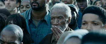 the-hunger-games-catching-fire-trailer-screenshot-district-11-old-man.jpg